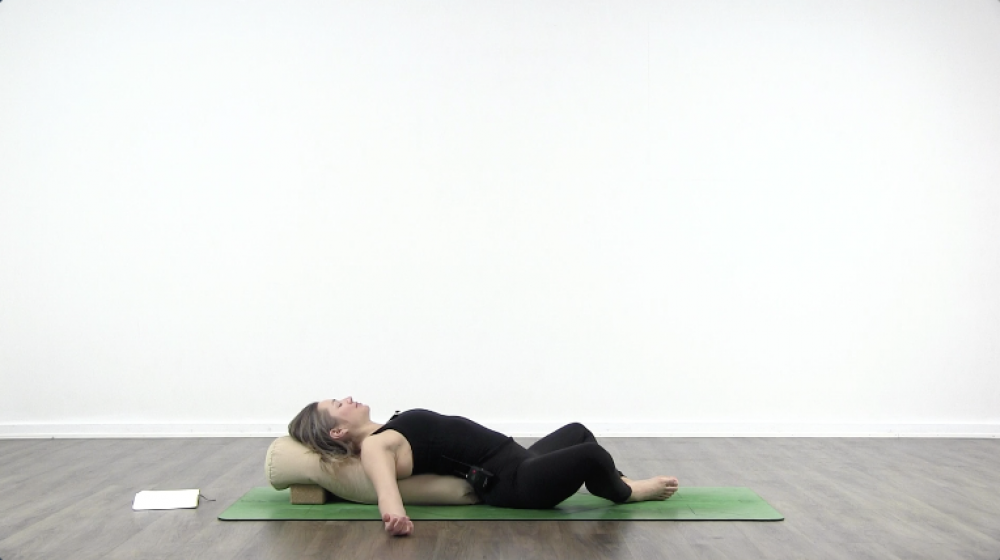 4 Essential Yoga Poses For Sleep_2