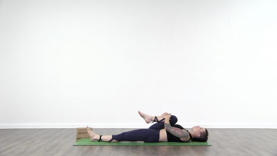 screenshot from online yoga class with yoga teacher Lauren Matters at Yogateket yoga studio in Uppsala Sweden