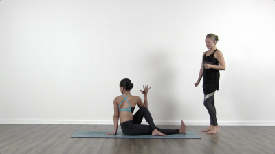 screenshot from online yoga class with yoga teacher at Yogateket yoga studio in Uppsala Sweden